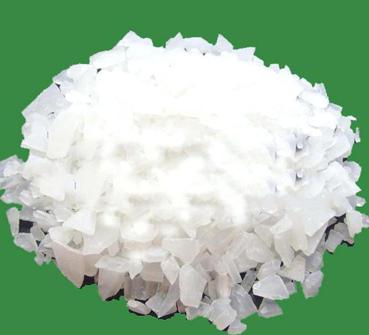 Aluminiumchlorid (AlCl3)-Klumpen