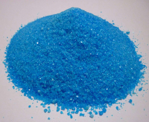 Kupfer(II)-nitrat-hydrat (Cu(NO3)2•xH2O)-kristallin