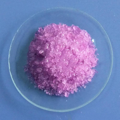 Neodym(III)-nitrathydrat (Nd(NO3)3•xH2O)-kristallin